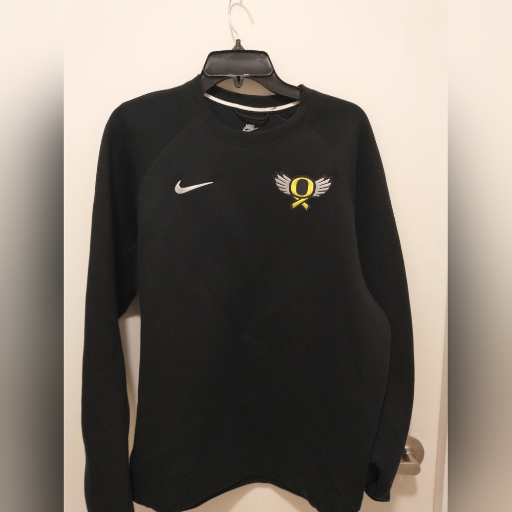 Nike Oregon Ducks  Flight Fight Crewneck  men's pullover, Black Color, Size L.